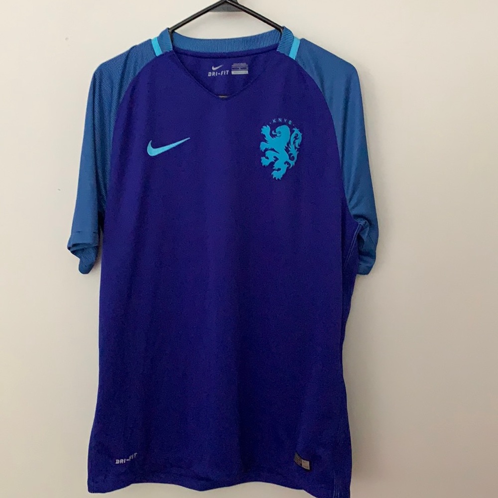Men’s dry fit shirt. Large